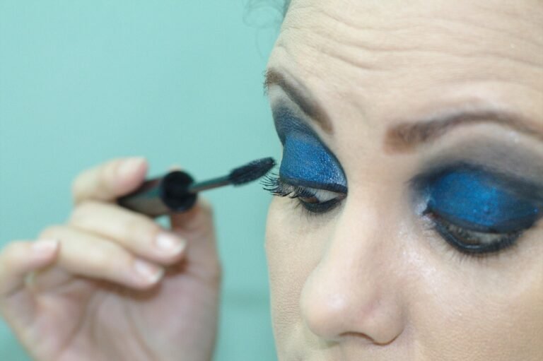 eyeliner, eyelashes, eyelash volume, makeup, woman making up, shadows, beauty, female, mask, volume, compact powder, blue, stretcher, eyeliner, eyeliner, eyeliner, eyeliner, eyeliner